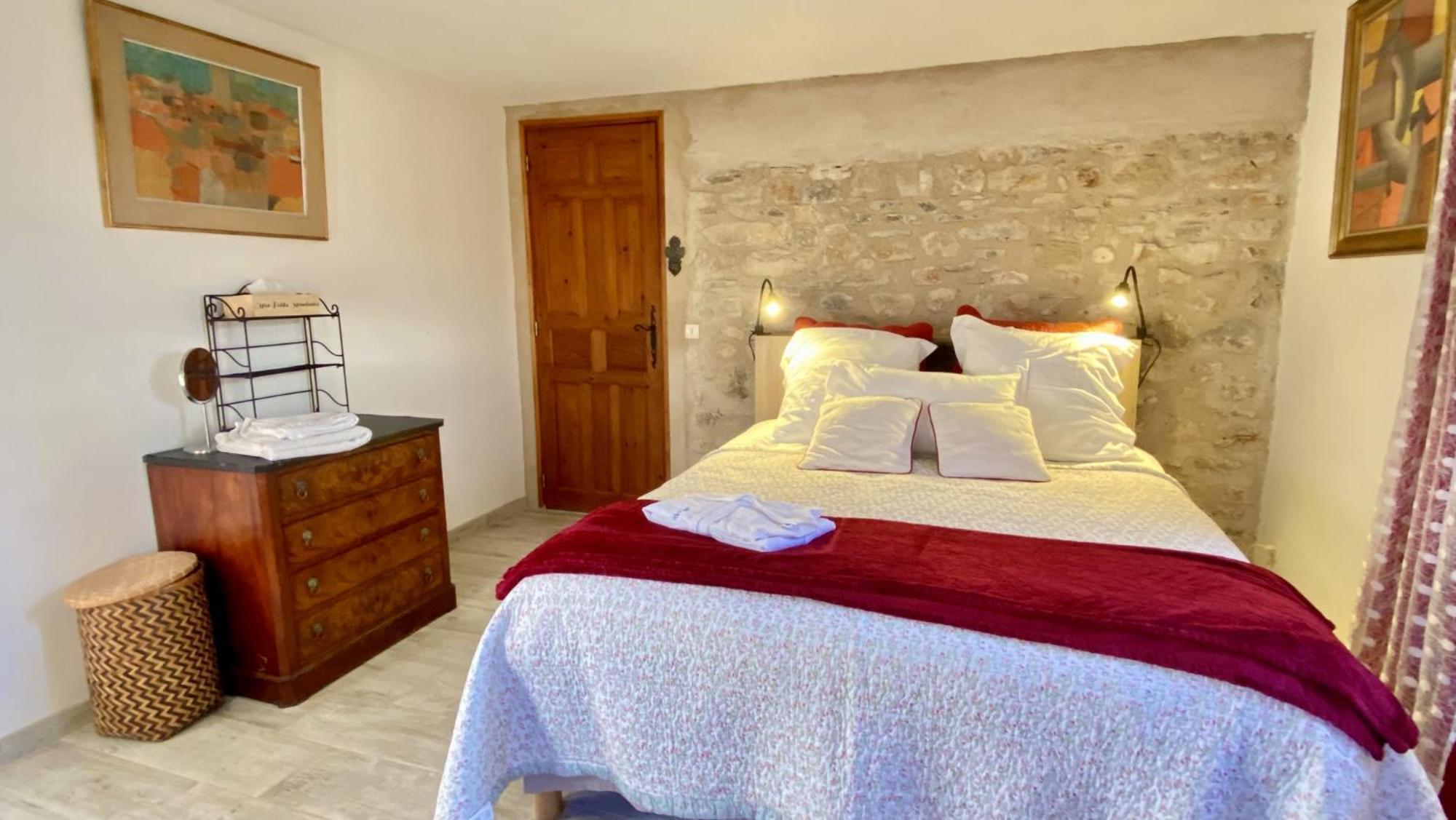 Mas De Veroncle, Piscine Et Quietude A Farm stay